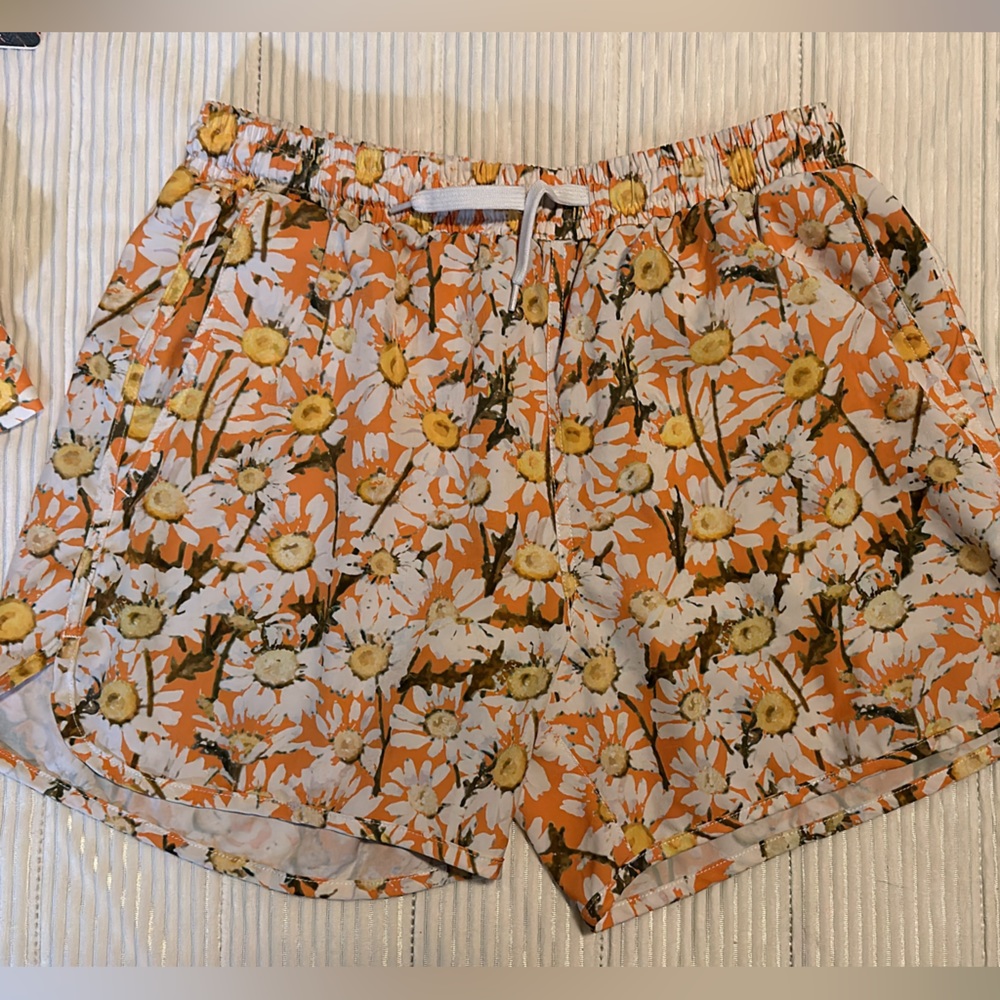 Men’s Large Kortni Jeane Daisies